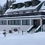 Pod Obrim Hradem Konukevi 3*